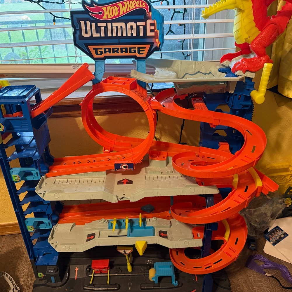 Hot Wheels Ultimate Garage Playset - Orange and Blue